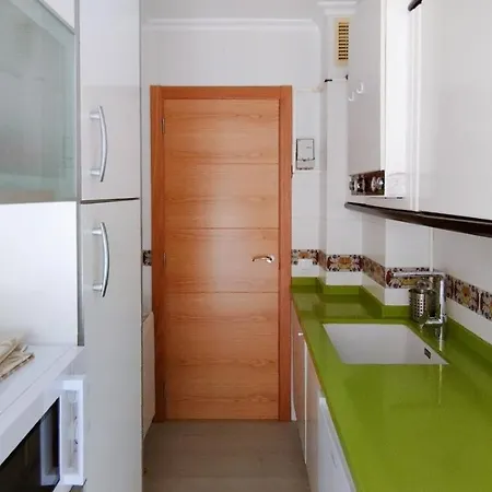 Con Piscina Y Wifi A 100 Metros De La Playa En شقة